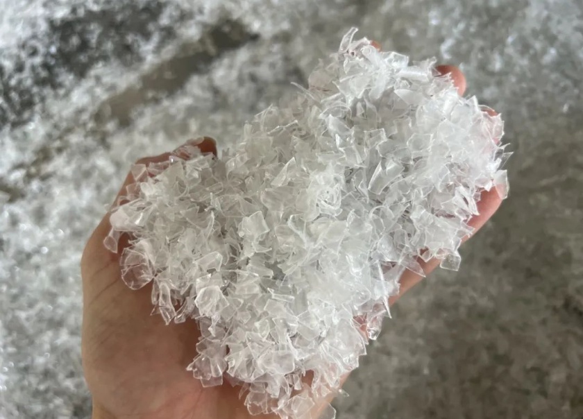 Résout le dilemme des flocons de PET transparents qui jaunissent