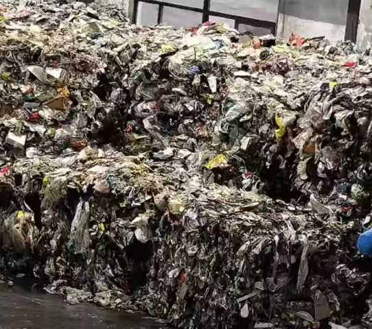 Déchets ménagers mixtes secs et humides, tri des matières recyclables de faible valeur