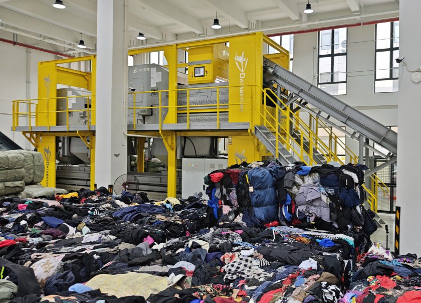 Databeyond Technology est le pionnier de la première ligne de tri de déchets textiles entièrement automatisée en Chine