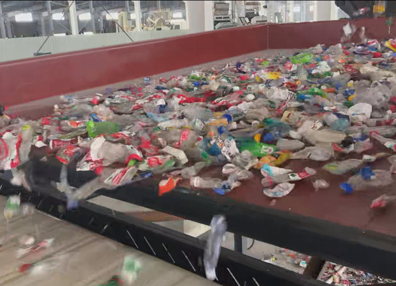 Répartition des matériaux en amont : un élément clé pour des performances optimales du trieur optique